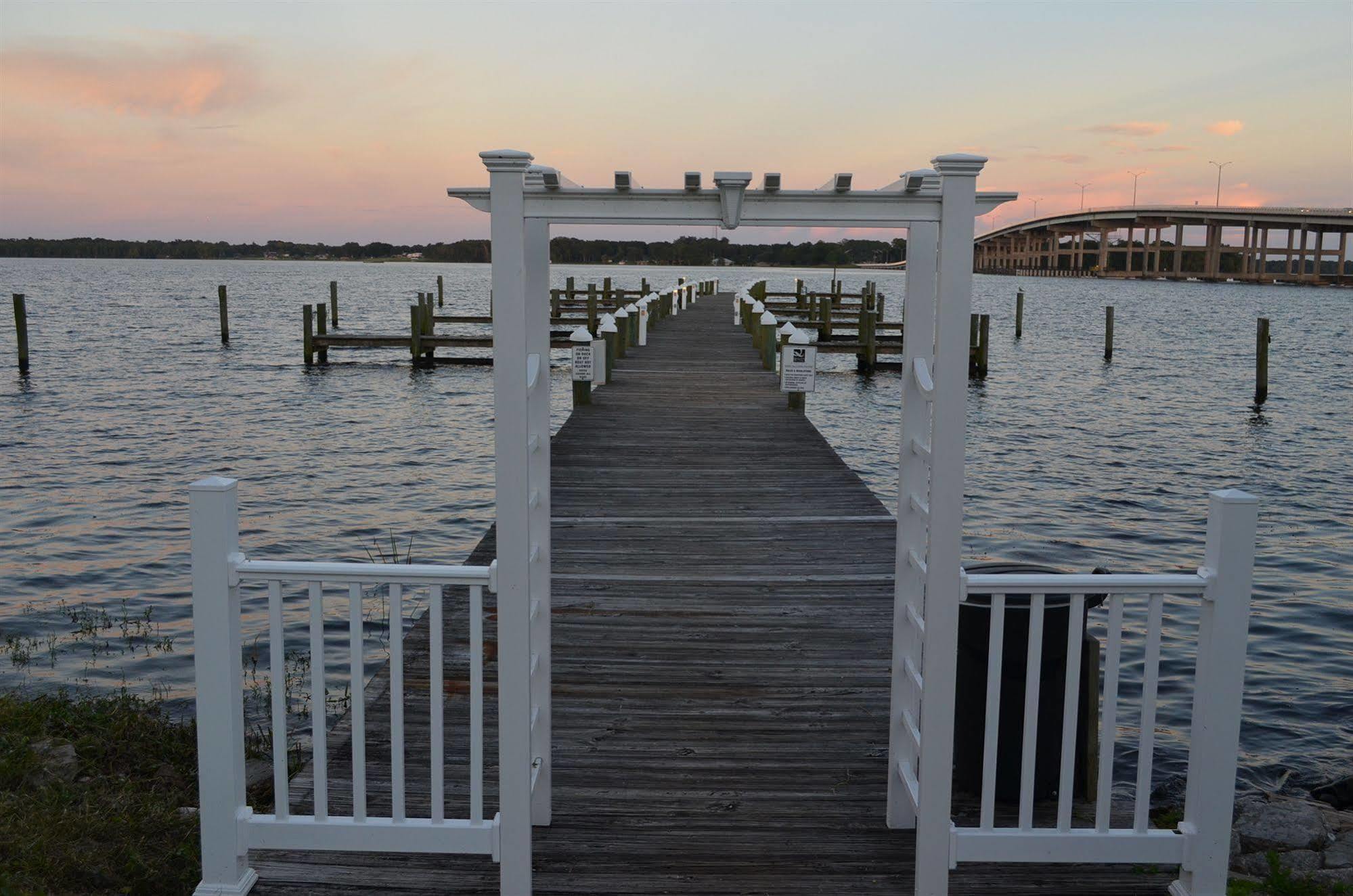 Quality Inn And Suites Palatka Riverfront Buitenkant foto